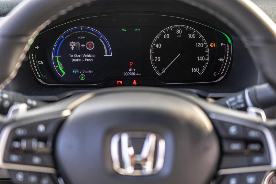 Панель приборов Honda Accord Touring Hybrid 2017 года  (NA) (фото 155 из 170)